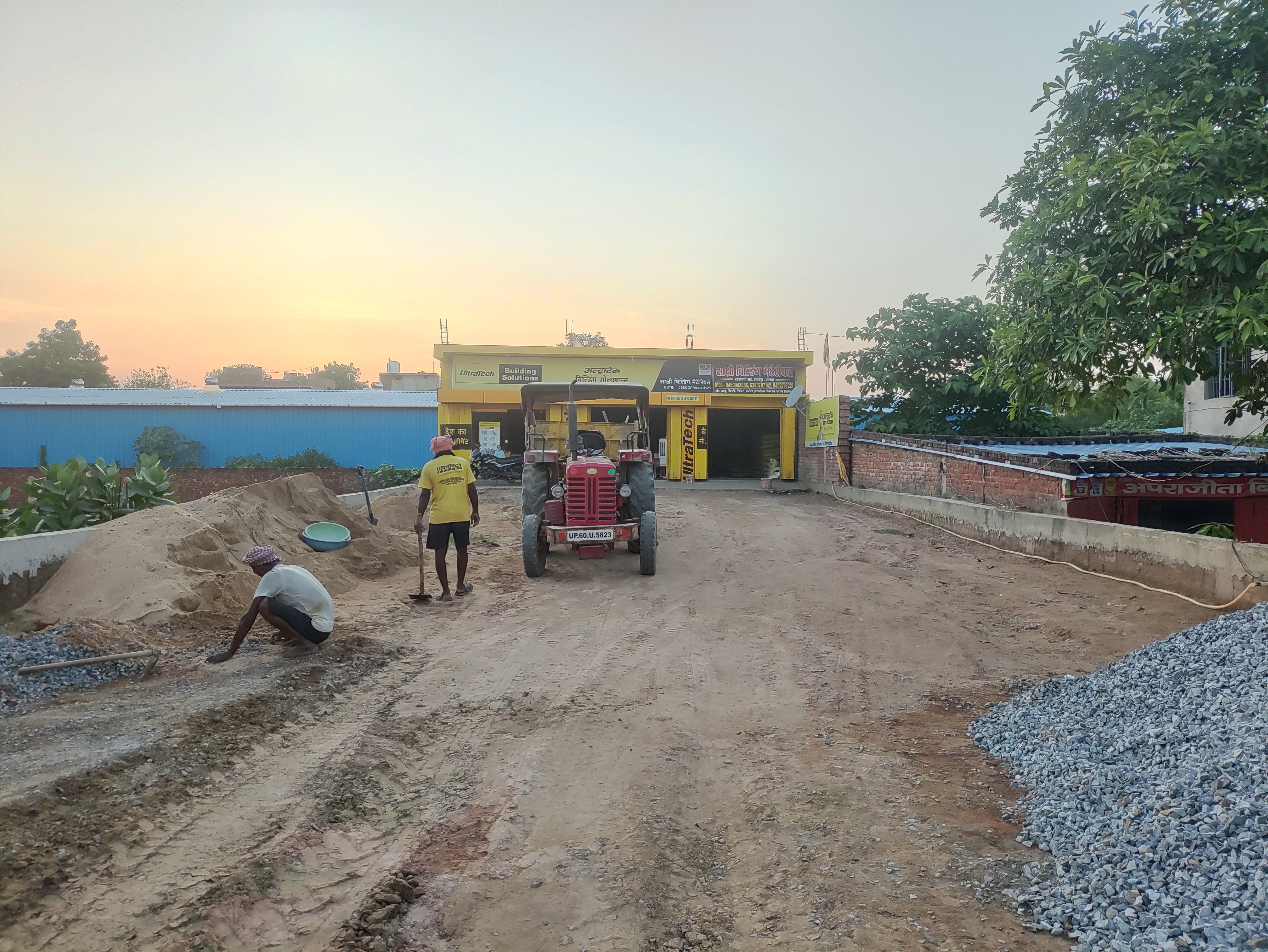 Sakshi Hardware store image 2